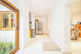 Planta baixa a Plaça de la navegació 10. Planta baja de tres habitaciones en santa catalina