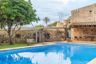 Masia a Felanitx Poble. Finca r�stica con terreno y piscina en son negre � felanitx