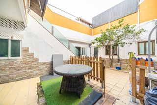 Pis  Carrer joan burgu�s zaforteza. Planta baja con apartamento independiente y amplia terraza priva