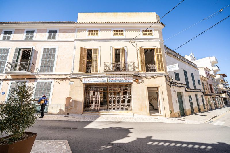Foto 0a1f3df0-70d1-4ca9-a644-c871141a93d9. Edifici a Felanitx poble Felanitx