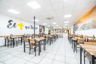 Transfer Business premise in Carrer gremi de tintorers 16. Traspaso bar "más que tapas" con licencia, salida de humos y ter