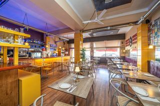 Transfer Business premise in Avinguda del cid 12. Traspaso de restaurante con salida de humos y licencia de restau