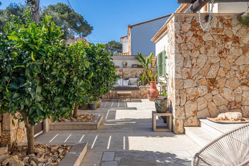 Foto d224673d-68c8-4c45-ae2d-7c9946a578fe. Chalet excepcional propiedad mediterránea con 4 viviendas independientes a pocos pasos del puerto de Cala Figuera en Santanyí