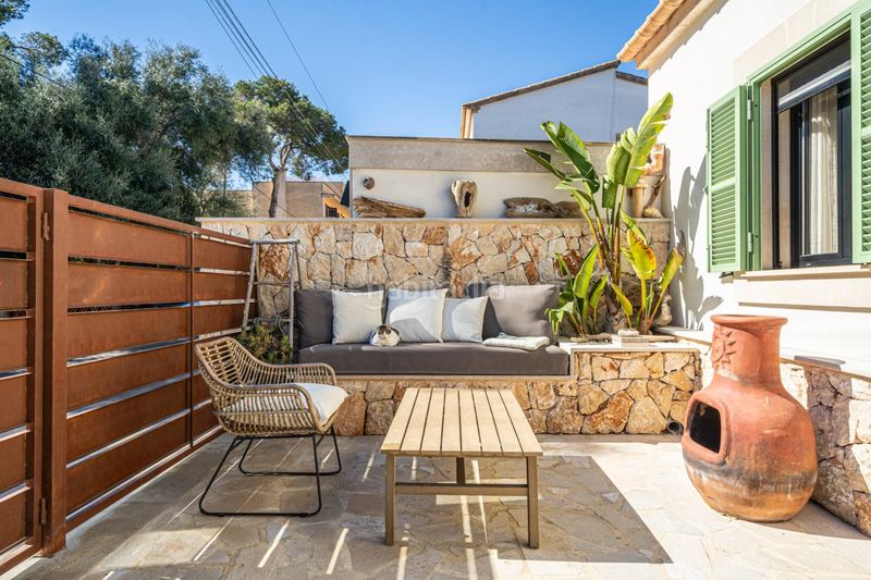 Foto dd6d27e8-e782-4e9a-b71e-0e249f5f2af4. Chalet excepcional propiedad mediterránea con 4 viviendas independientes a pocos pasos del puerto de Cala Figuera en Santanyí