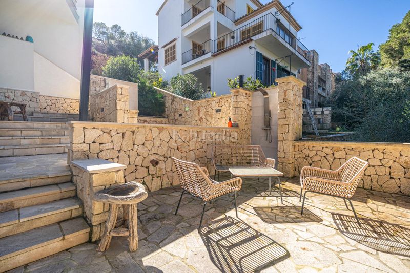 Foto f38cbff1-44ac-4ef6-92fd-da06da014e57. Chalet excepcional propiedad mediterránea con 4 viviendas independientes a pocos pasos del puerto de Cala Figuera en Santanyí