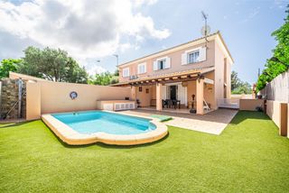 Casa a Badia Blava-Badia Gran-Tolleric. Espectacular pareado con piscina y placas solares en badia gran