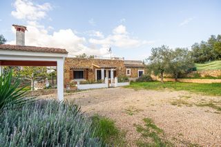 Rent Country house in Llucmajor Interior. Alquiler de finca rústica