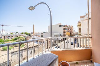 Pis  Carrer de navas de tolosa. Piso de dos habitaciones con balcón y ascensor en el coll d'en r