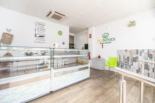 Transfer Business premise  Avinguda d'antoni maura. Traspaso de negocio con salida de humos y licencia de comida par