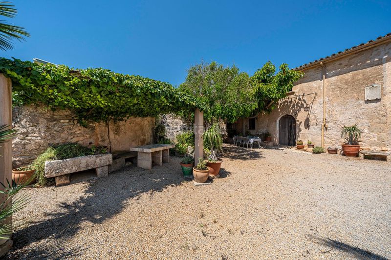 Foto a74e93b7-4d19-4cc7-bc9b-9c39dba113da. Masia a Llucmajor interior Llucmajor