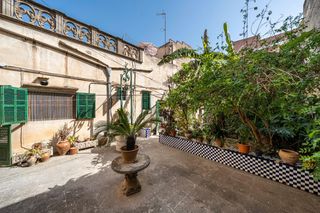 House in Manacor Centre. Casa con patio y muchas posibilidades en el centro de manacor (n