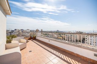 Rent Penthouse  Carrer detomàs vila. Ático dúplex de tres habitaciones y terraza en palma