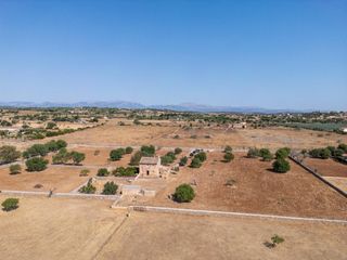 Casale in Maria de la Salut. Finca rústica con construcción tradicional de piedra para reform