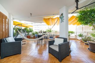 Etagenwohnung  Avinguda del rei jaume i. Amplio piso con dos terrazas en planta, ascensor y 3 dormitorios