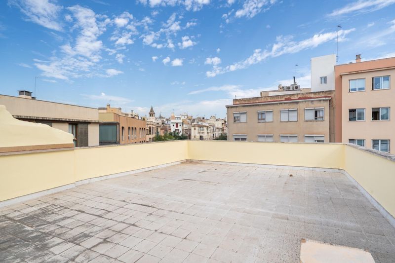 Foto d866fdd9-8a1b-49e3-bcfd-b998ce45404a. Edifici a El Sindicat Palma de Mallorca