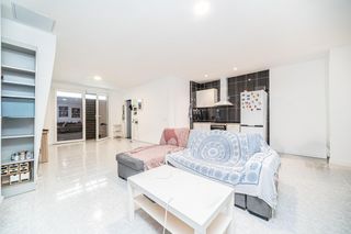 Locale commerciale  Carrer del port. Local en venta adaptado como vivienda en el centro de porto cris