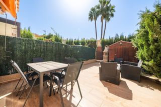 Rent Semi detached house  Carrer de barcelona. Alquiler chalet adosado con piscina comunitaria en sa torre