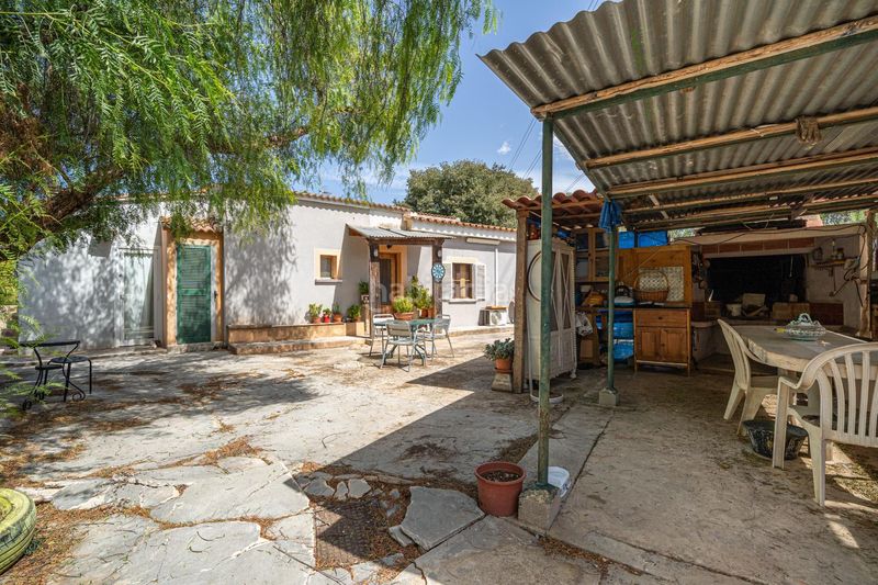 Foto d2a5ad33-fa74-445c-bbcb-e520e2e415bf. Masía propiedad con terreno, estudio independiente y piscina en Palma de Mallorca