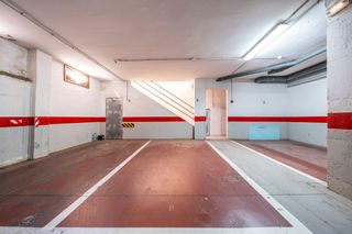 Aparcament cotxe a Carrer de Lluís Martí 41