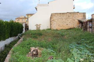 Residential Plot in Lloseta. Solar urbano con cochera en el centro de lloseta