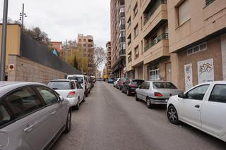 Aparcament cotxe  Calle alfred bonet. Plaza de aparcamiento  zona colegio luis vives avenidas!!!