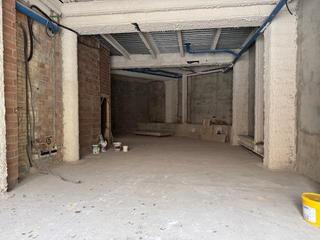 Business premise in Bons Aires. Zona blanquerna sur  avenida  comte de sallent local de 129 m2 e