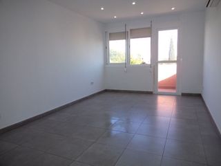 Affitto Appartamento in Es Rafal Vell. Sin ascensor ...piso de tres dormitorios totalmente reformado en
