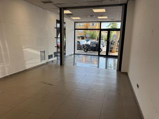 Lloguer Local Comercial  Carrer carrer cabana. Calle cabana  local 188 m2 con salida a dos calles