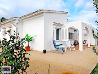 Chalet in Port d´Alcúdia-Platja dÁlcúdia. Bonita villa en venta ubicada en zona tranquila de puerto de alc