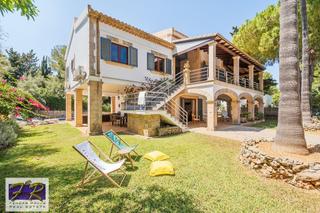 Chalet in Bacarés-Manresa-Bonaire. Villa con licencia turística en venta en bonaire
