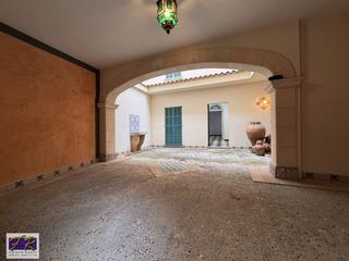 Haus in Manacor Centre. Casa histórica en manacor con patios y gran potencial