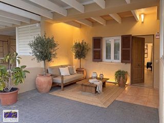 Chalet in Port d´Alcúdia-Platja dÁlcúdia. Adosado con jardín y piscina en puerto alcudia