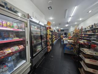 Local commercial à La Geltrú-Sant Jordi. Local en venta para invertir