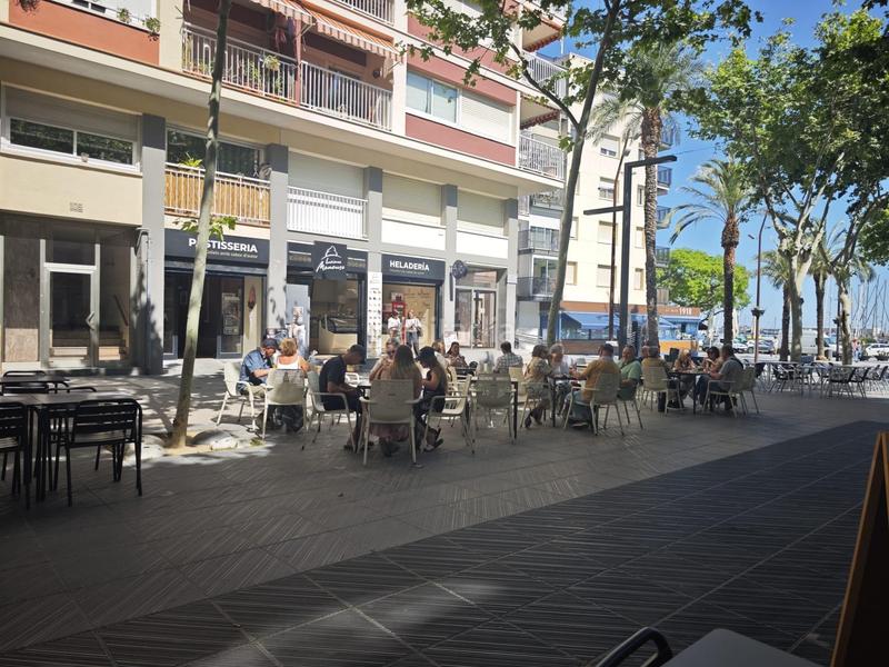 Foto 164785d3-52d9-430e-bda8-6e341da37571. Location local commercial dans Barri de Mar Vilanova i la Geltrú