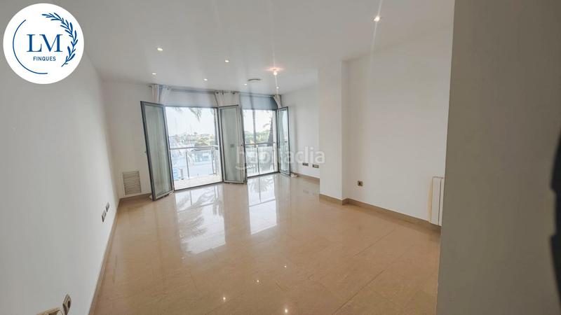 Foto 32b0664e-ee41-4b88-9ae5-518e14f9a40f. Piso  en primera línea de mar, , delante del puerto. en Vilanova i la Geltrú