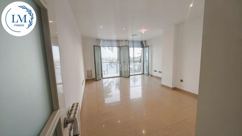 Foto 5bb9d375-646f-40d6-a824-82fa5e1bbf37. Piso  en primera línea de mar, , delante del puerto. en Vilanova i la Geltrú