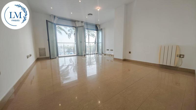 Foto 6f5505ec-abd1-4f7f-a38a-8c18e54e49d0. Piso  en primera línea de mar, , delante del puerto. en Vilanova i la Geltrú