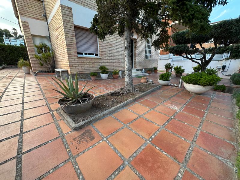 Foto 2a1269c3-672a-4000-9f41-3d1327e06c07. Casa aparellada a carrer de riera boter 19 a Pallejà