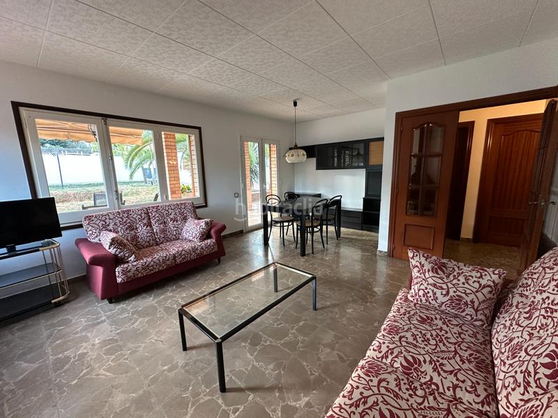 Foto 7c060e10-c6ee-4142-9934-de7e1bf48421. Casa aparellada a carrer de riera boter 19 a Pallejà