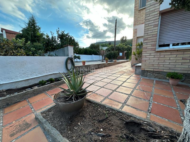 Foto 9ec7a746-ce6d-4c90-9e3b-a73d0a70463b. Casa aparellada a carrer de riera boter 19 a Pallejà