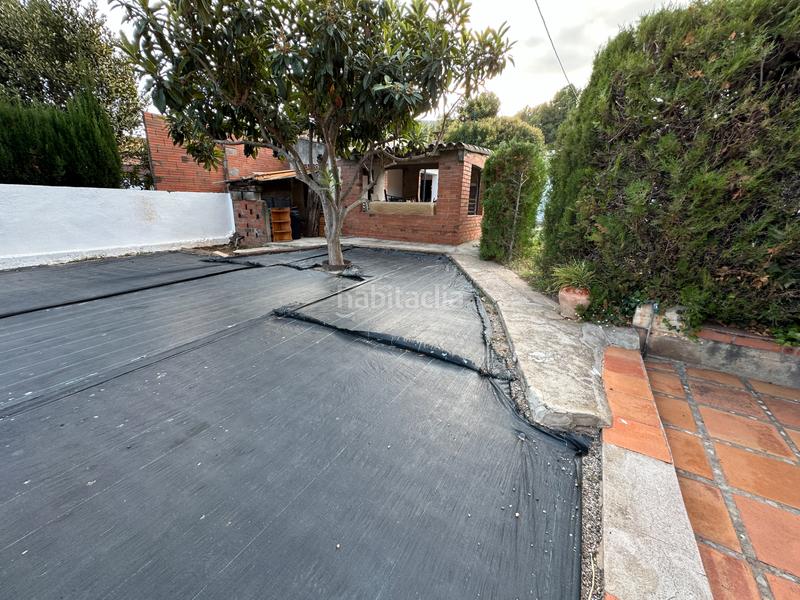 Foto c343919f-2835-4c24-93e6-52937bd4ac18. Casa aparellada a carrer de riera boter 19 a Pallejà