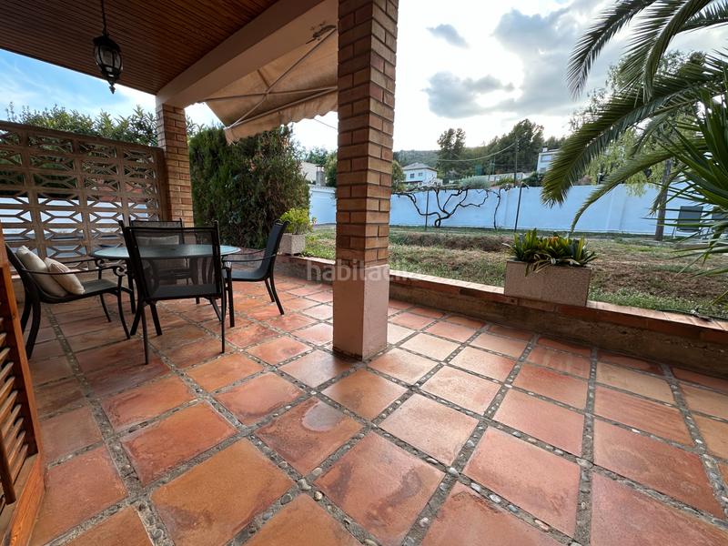 Foto c63b1ef3-6e97-4f55-8d61-e57e7773b93e. Casa aparellada a carrer de riera boter 19 a Pallejà