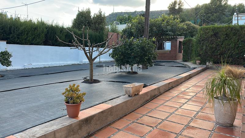 Foto f94189df-9cc3-4640-8ff0-568ac491fc8b. Casa aparellada a carrer de riera boter 19 a Pallejà