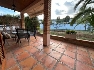 Casa aparellada a Carrer de riera boter 19. Casa pareada con jardín a 4 vientos Casa aparellada a Carrer de riera boter 19. Casa pareada con jardín a 4 vientos