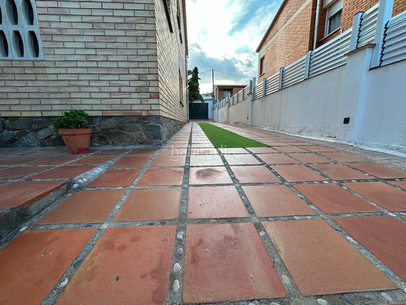 Foto 4c0cf6d3-c66b-4454-b8fd-df3b7a4424bf. Casa aparellada a carrer de riera boter 19 a Pallejà