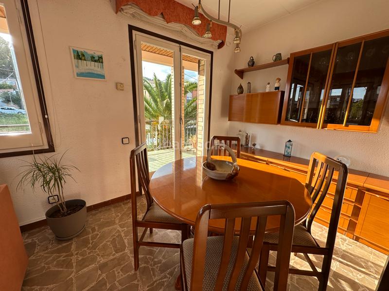 Foto 5d2cf0c7-6b30-4bf8-ac4e-ffa1ded50dc5. Casa aparellada a carrer de riera boter 19 a Pallejà