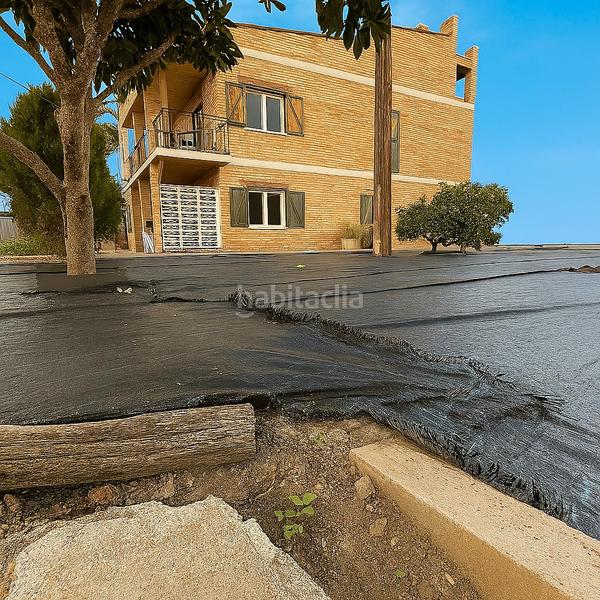 Foto a35d027b-4faf-4f97-a0e1-464d78ca1f05. Casa aparellada a carrer de riera boter 19 a Pallejà