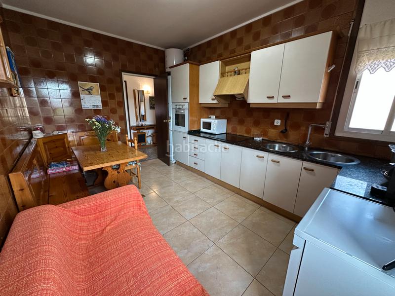 Foto b007c63e-4f88-43e4-ac95-7e8667e3b17c. Casa aparellada a carrer de riera boter 19 a Pallejà