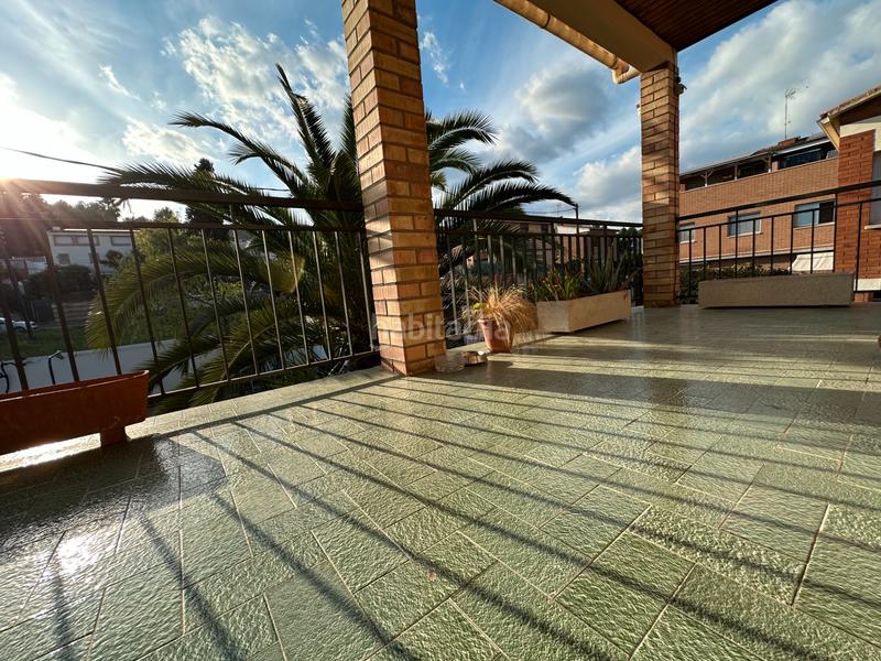 Foto b5884e55-7f33-480f-bc88-ba54f93fd723. Casa aparellada a carrer de riera boter 19 a Pallejà