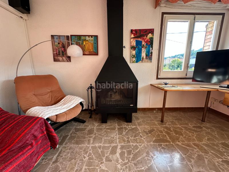 Foto dad6baaa-c1c4-40b8-93ec-d00fe930d372. Casa aparellada a carrer de riera boter 19 a Pallejà